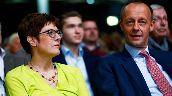 Annegret Kramp-Karrenbauer, Friedrich Merz am 28. November auf der CDU-Regionalkonferenz in Düsseldorf