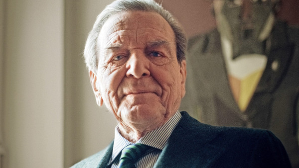 Er sieht sich als Staatsmann, einst und jetzt: Gerhard Schröder