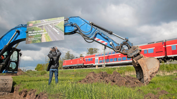 Doppler-Effekt: Die Bahnstrecke von Hanau nach Gelnhausen soll von zwei auf vier Gleise wachsen – damit schnelle und langsame Züge sich nicht mehr stören.