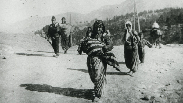 Armenischier auf der Flucht aus dem Osmanischen Reich im Jahr 1915.