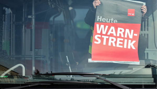 Die zweite Warnstreikrunde der Gewerkschaft Verdi im öffentlichen Personennahverkehr erreicht an diesem Freitag ihren Höhepunkt.