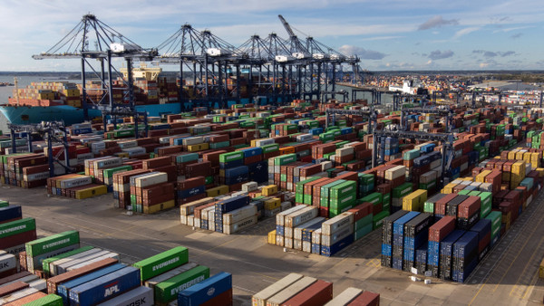 Containerhafen in Suffolk, Großbritannien: Kapitalismus und Globalisierung sind ganz schon ins Gerede gekommen.