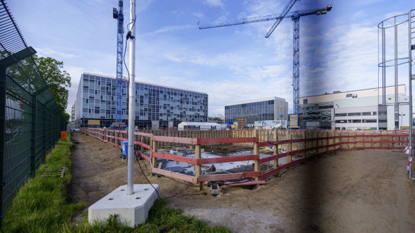 Merck baut in Darmstadt ein neues Forschungszentrum. Auch den Standort Deutschland sieht die Pharmabranche als Baustelle.