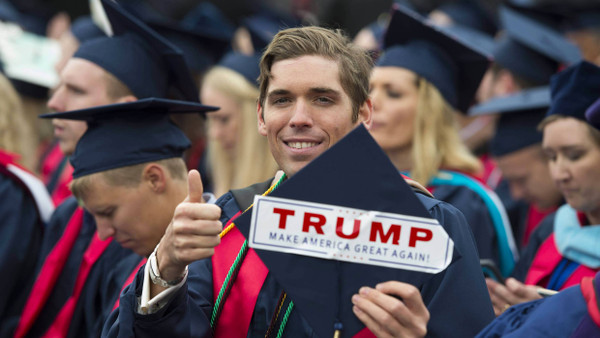 Alternative Fakten hin oder her: Ein Student der privaten christlichen Liberty-Universität in Virginia kann mit Trump offenbar gut leben.