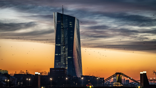 EZB-Turm im Frankfurter Ostend: Hier tagen am Donnerstag die Euro-Währungshüter.