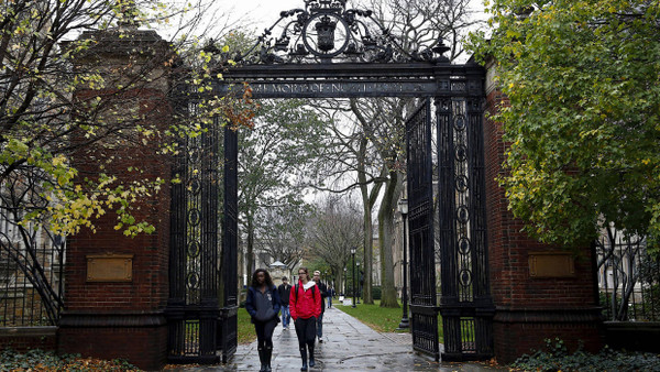 Wer durch dieses Tor will, braucht den ACT oder einen vergleichbaren Test: Yale University in New Haven