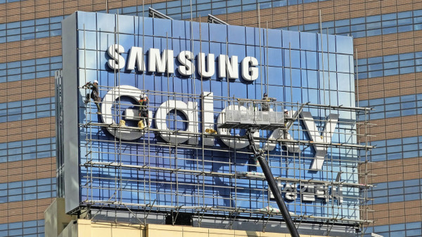 Viele zu tun: Gerüst vor einem Markenzeichen von Samsung in Seoul
