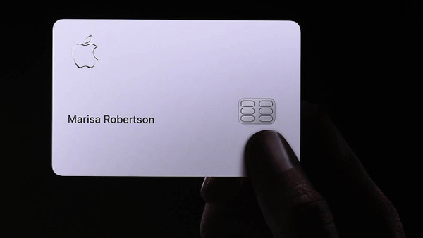 So sieht die Kreditkarte aus. Marisa Robertson leitet das Marketing bei Apple.