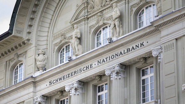 Die Schweizer Nationalbank in Bern wies am Donnerstag ein Minus von 32,8 Milliarden Franken für das erste Quartal aus.