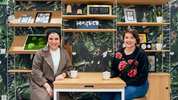 Großstadtpflanzen: Betül Yaz und Polona Noušak in der sogenannten Common Kitchen der Frankfurter Mikroapartmentanlage Urbanum