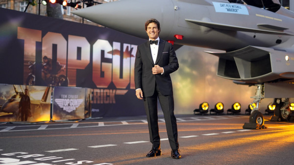Bei der Premiere in London: Tom Cruise stellt „Top Gun: Maverick“ vor.