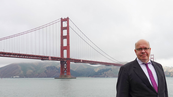 Peter Altmaier vor der Golden Gate Bridge