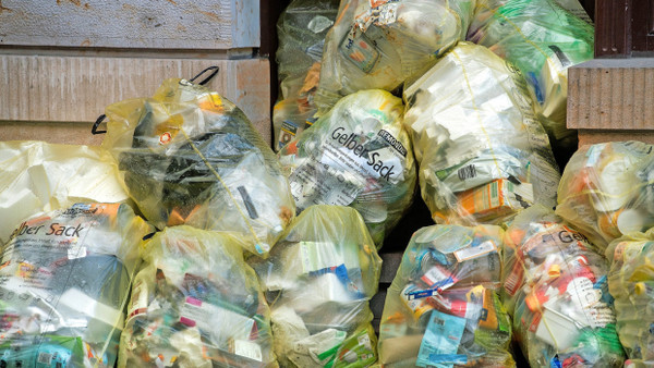 Über dem EU-Durchschnitt: Rund 237 Kilogramm Verpackungen werfen die Deutschen jährlich je Kopf in den Müll.
