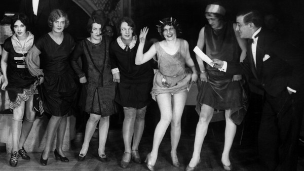 Charleston-Tänzerinnen bei einem Tanz-Wettbewerb im Jahr 1926.