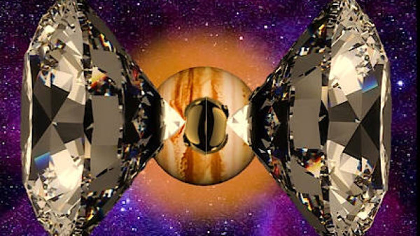 Wasserstoffprobe zwischen zwei Diamantspitzen einer Hochdruck-Stempelzelle, künstlerische Darstellung. Im Hintergrund ist der Jupiter eingeblendet. Im Inneren des Gasplaneten, soll Wasserstoff flüssig sein.