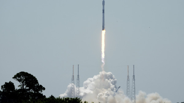 Eine Falcon 9 bringt das europäische Weltraumteleskop „Euclid“ auf den Weg.