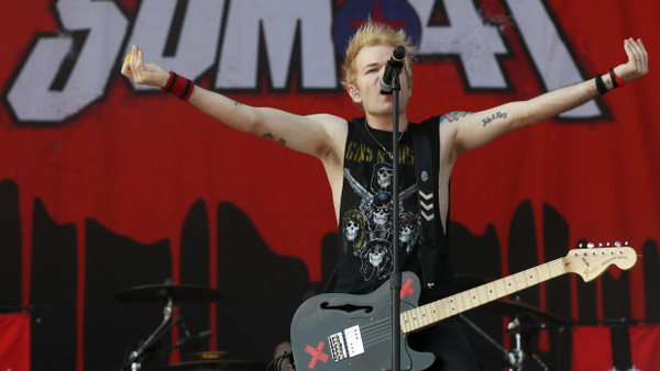 Der Sänger von Sum 41, Deryck Whibley, beim Musikfestival Rock im Park 2017
