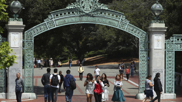 Tor zum Bildungshimmel: Durch das Sather Gate gelangt man auf den Campus der University of California in Berkeley.