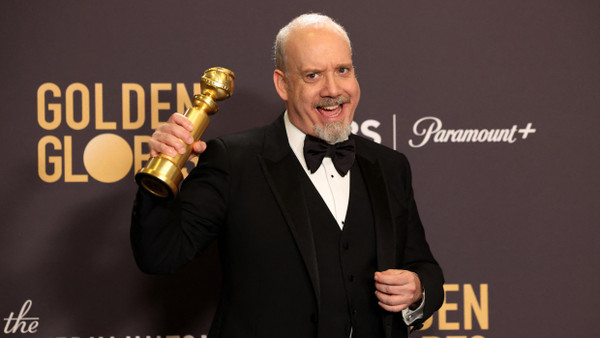 Bei den 81. Golden Globe Awards gewinnt Paul Giamatti den Preis für den besten Hauptdarsteller in einem Spielfilm.