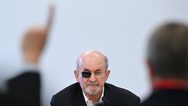 Salman Rushdie am Freitag bei einer Pressekonferenz anlässlich der Frankfurter Buchmesse