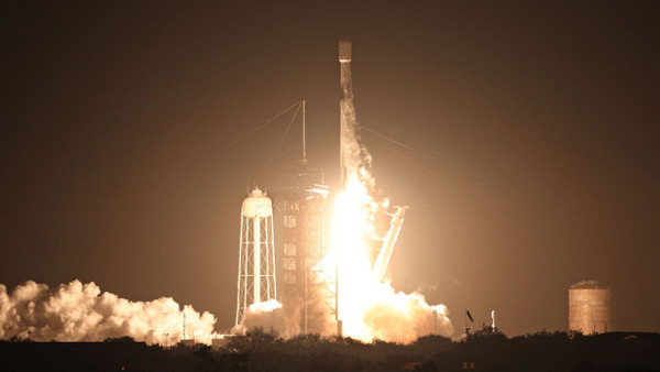 Kommerzialisierung der Raumfahrt: Eine SpaceX-Rakete bringt die Mondsonde Noca-C des US-Unternehmens Intuitive Machines ins All.