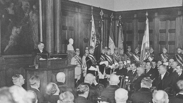 Zwölf Tage vor dem Tag der Entscheidung: Carl Schmitt hielt am 18. Januar 1933 die Rede auf der Reichsgründungsfeier der Handelshochschule Berlin.