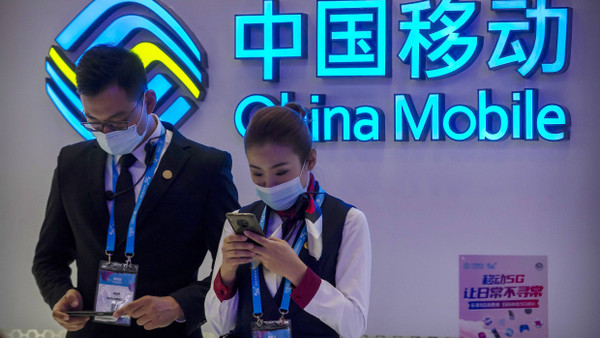 Kursturbulenzen: Mitarbeiter des chinesischen Telekomunternehmens China Mobile in Peking