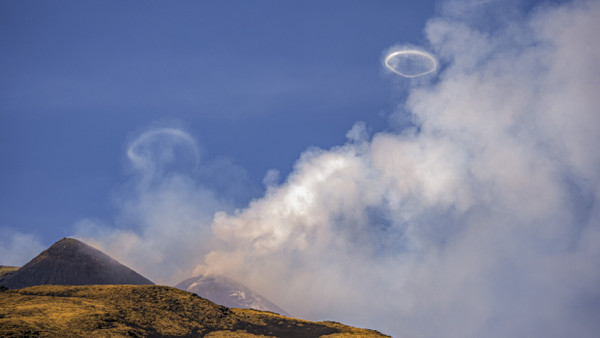 Es raucht in Kringeln aus dem Vulkan: Vollständig erforscht ist das Phänomen noch nicht.