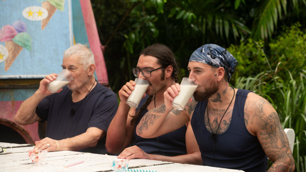 Heinz Hoenig (von links nach rechts), Fabio Knez und Mike Heiter in der Dschungelprüfung „Eisbrecher“ am elften Tag des TV-Dschungelcamps.