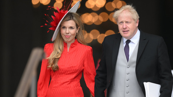 Boris Johnson, damaliger Premierminister von Großbritannien, und seine Frau Carrie  im Juni 2022 in London.