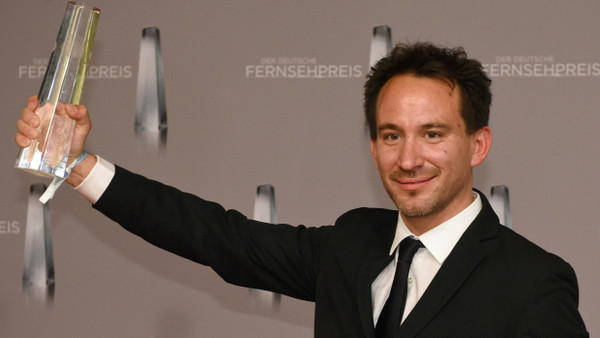 Regisseur Marcel Mettelsiefen mit dem Deutschen Fernsehpreis: Gewinnt er auch bei den Oscars?