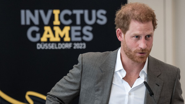 Prinz Harry im Rathaus von Düsseldorf bei einer Werbeveranstaltung für die „Invictus Games“