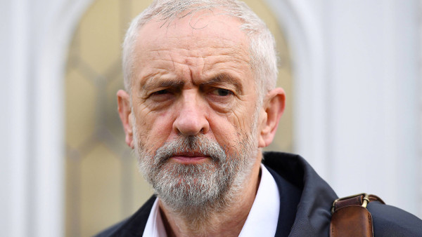 Jeremy Corbyn  am 29. Oktober 2019 vor seinem Haus in London