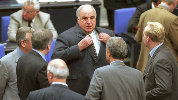 Helmut Kohl in der Zeit der Spendenaffäre im Bundestag.