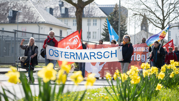 Ostermarsch in Frankfurt: Teilnehmer zogen 2023 am hessischen US-Konsulat vorbei.