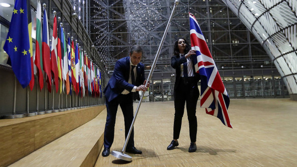 Ein Mitglied weniger: Im Gebäude des Europäischen Rats in Brüssel wird der Union Jack durch eine Europafahne ausgetauscht.