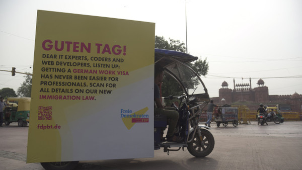 Werbung der FDP für das Fachkräfteeinwanderungsgesetz in Delhi, Indien