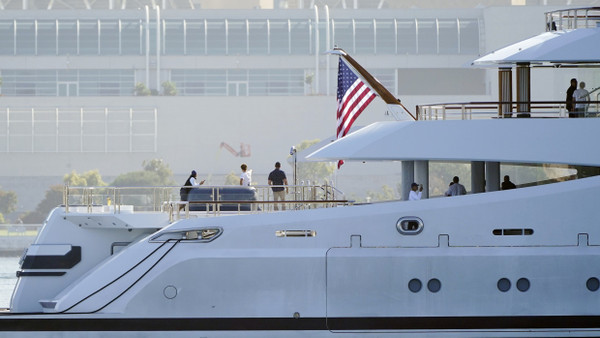 Spaß für das oberste Promille: Die Superjacht „Amadea“ fährt in die Bucht von San Diego ein. (Symbolbild)