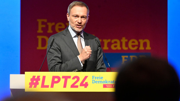 Teilt gegen Grüne und SPD aus: FDP-Chef Lindner in Duisburg.