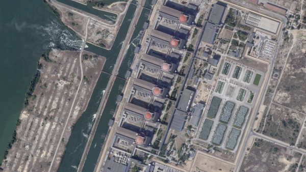 Eine Satellitenaufnahme des Atomkraftwerks in Saporischschja