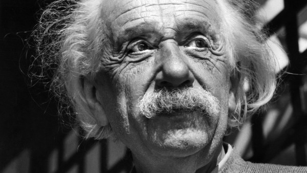 Kluger Kopf aus Ulm: Albert Einstein, begnadeter Physiker, politischer Denker, aber auch erfolgreicher Anleger (hier 1954 in Princeton)