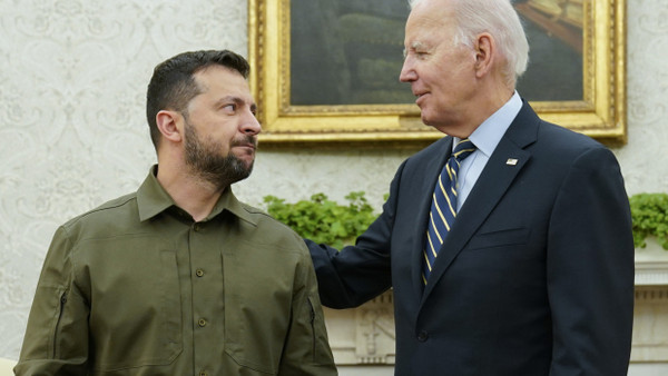 Der ukrainische Präsident Wolodymyr Selenskyj und US-Präsident Joe Biden im Weißen Haus in Washington