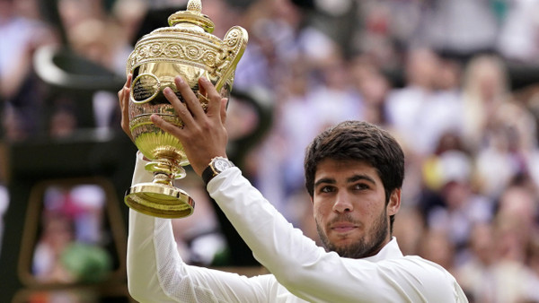 Den Tennis-Olymp erklommen: Carlos Alcaraz gewinnt in Wimbledon.