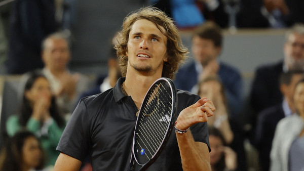 Alexander Zverev ist eine Runde weiter beim Grand Slam in Paris.