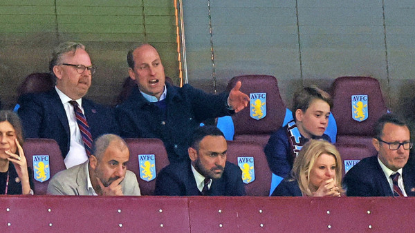 Am Donnerstag: William schaut sich mit George das Spiel Aston Villa gegen Lille OSC in Birmingham an.