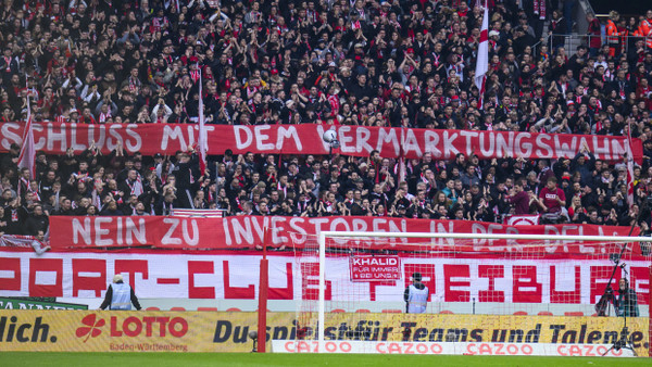 Fans in München zeige ihren Protest gegen das Investoren-Vorhaben der DFL.