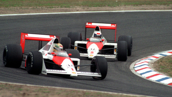 Bild aus alten Formel-1-Tagen: Ayrton Senna vor Alain Prost in McLaren-Honda-Rennwagen