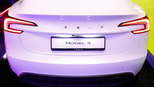 Die Probleme bei der Produktion des Tesla Model 3 machten sich in den Absatzzahlen des ersten Quartals 2024 bemerkbar.
