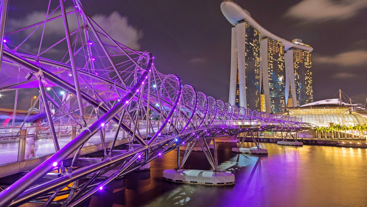 Struktur: In Singapur gehört die futuristische 'The Helix' zu den architektonischen Leuchttürmen des Stadtstaats.