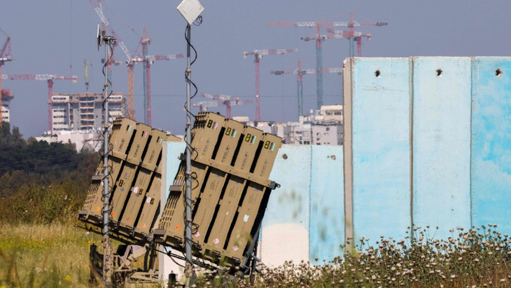An Israels südlicher Grenze zum Gazastreifen stehen Einheiten des „Iron Dome“-Luftverteidigungssystems.